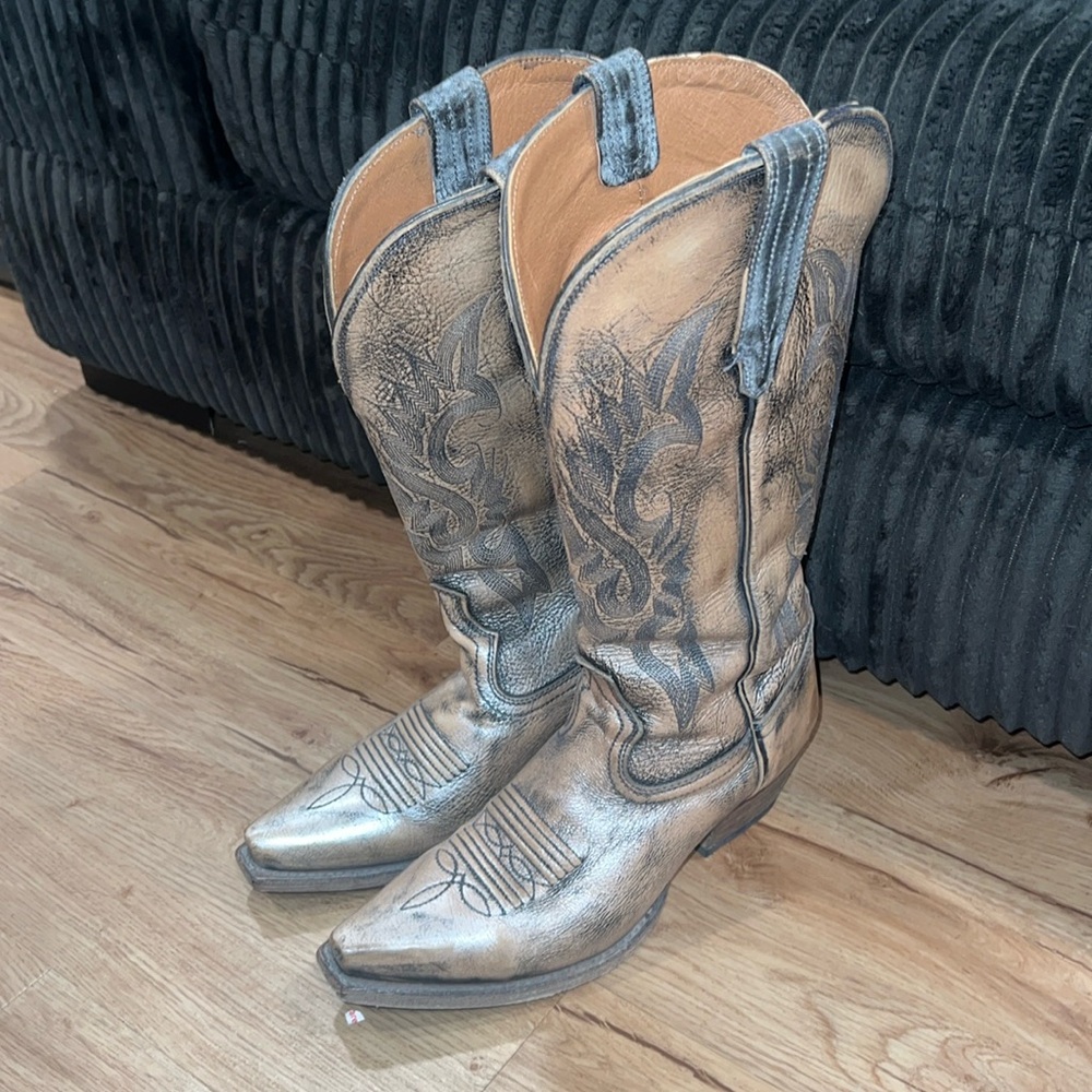 Western leather boot